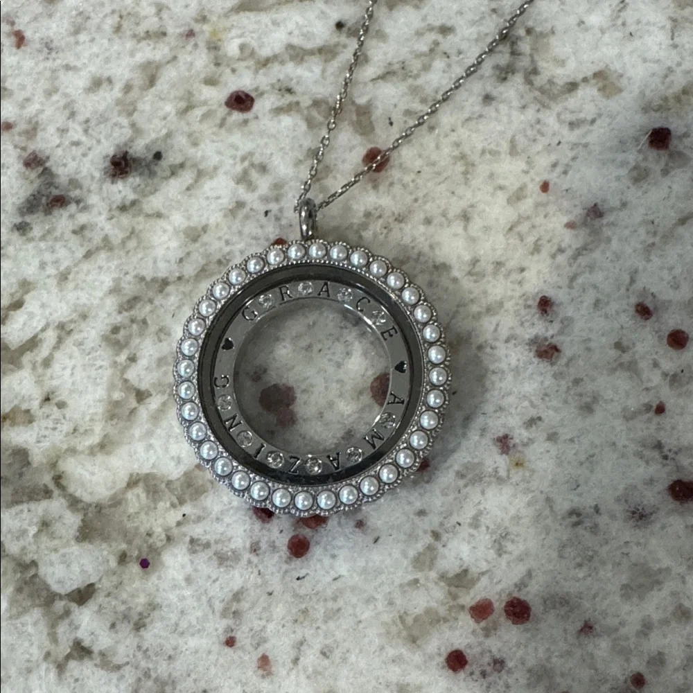 Origami Owl Pearl face, Silver Living Locket and Necklace & Interchangeable Ring - Picture 1 of 5